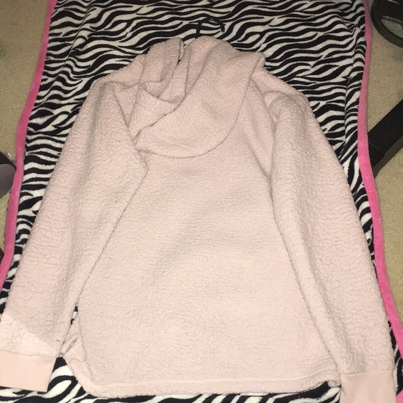 VS fuzzy sweater (light pink) - Picture 7 of 7